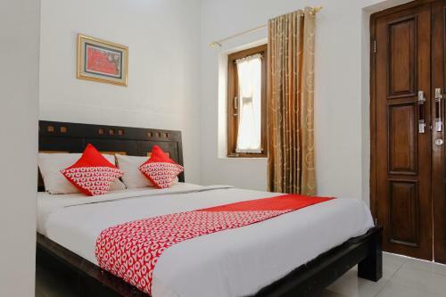 Hostal Oyo 1190 Ndalem Katong Residence