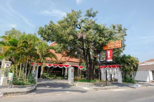 Hostal Oyo 1190 Ndalem Katong Residence