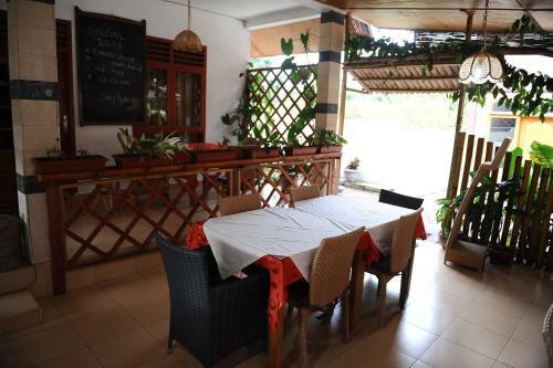Hostal Toba Village Inn