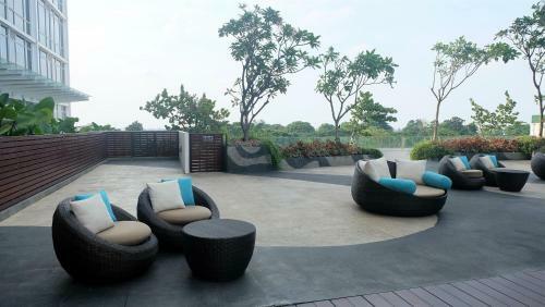 Dazzle Studio Room @ U-residence Apartment By Travelio