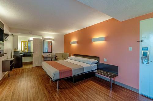 Motel 6 Martinsburg