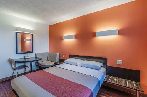 Motel 6 Martinsburg