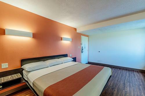 Motel 6 Martinsburg