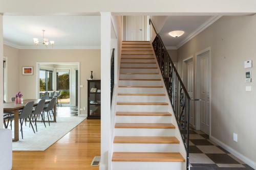 Luxury Waterfront Family Home-tasmania (i)-l'abode