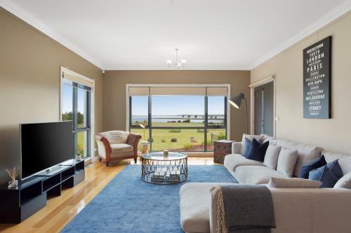 Luxury Waterfront Family Home-tasmania (i)-l'abode