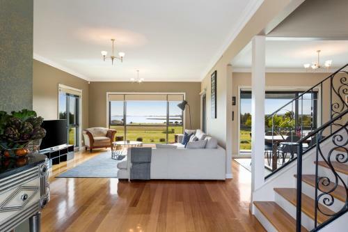 Luxury Waterfront Family Home-tasmania (i)-l'abode