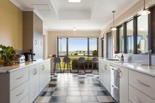 Luxury Waterfront Family Home-tasmania (i)-l'abode