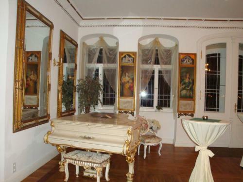 Hotel Schloss Grochwitz (garni)