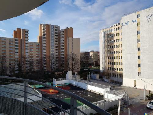 Bed & Breakfast Chambre Spacieuse Avec Balcon Et Petit D�jeuner