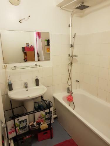 Bed & Breakfast Chambre Spacieuse Avec Balcon Et Petit D�jeuner