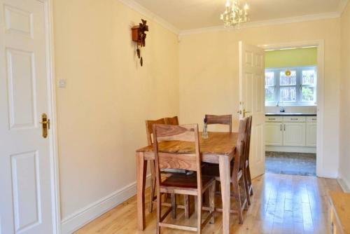 Apartamento 3 Bedroom House With Parking Sleeps 5