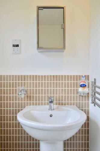 Apartamento 3 Bedroom House With Parking Sleeps 5