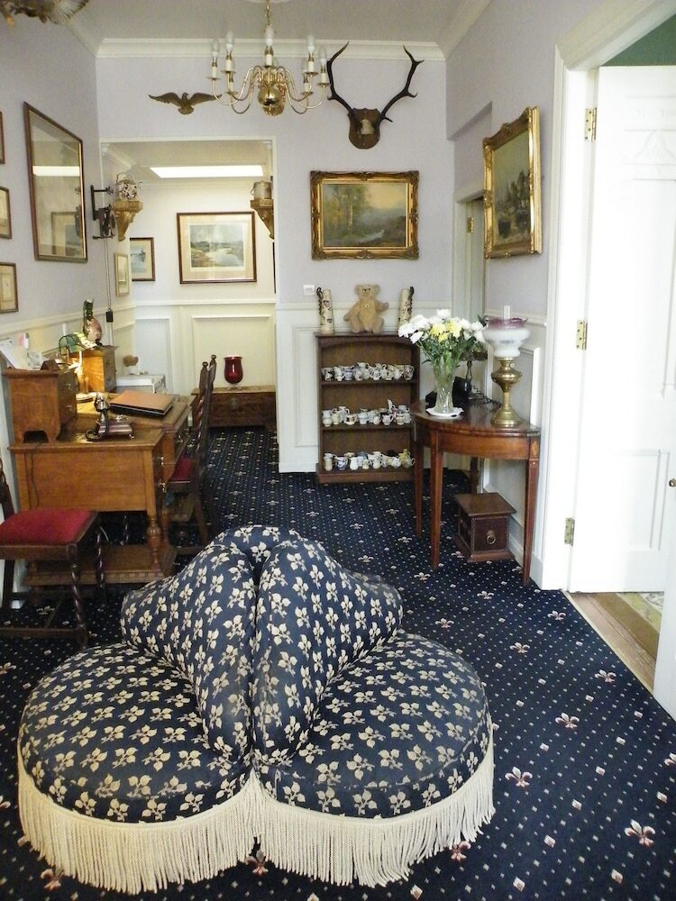 Hostal Disblair House