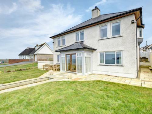 Holiday Home Tully Hip