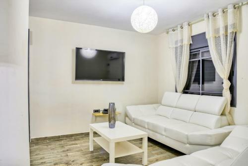 Emily's Penthouse-view Of Galilee&golan Mountains