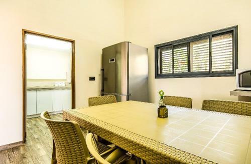 Emily's Penthouse-view Of Galilee&golan Mountains