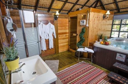Lodge Out Of Africa Resort