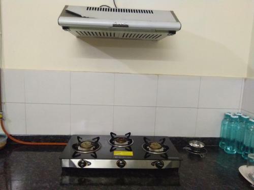 Hostal 3bhk Pure Veg Apartment In Amanora