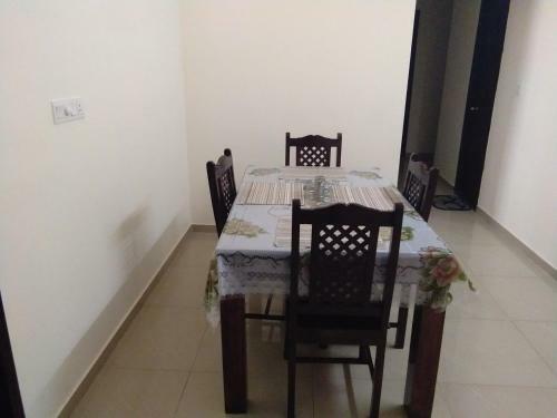 Hostal 3bhk Pure Veg Apartment In Amanora