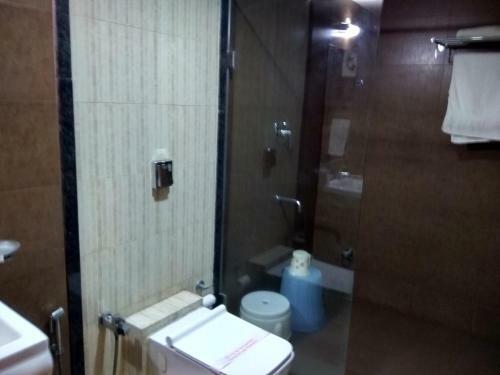 Hotel Jk Rooms 121 Shaheen Int.-nr. Mahindra Co.-midc