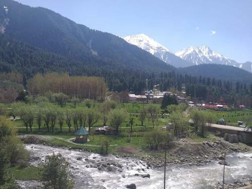 Hotel Island Pahalgam