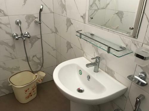 Hostal Nhoshring Guest House