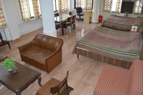 Hotel Centre Point Resorts & Club Palampur
