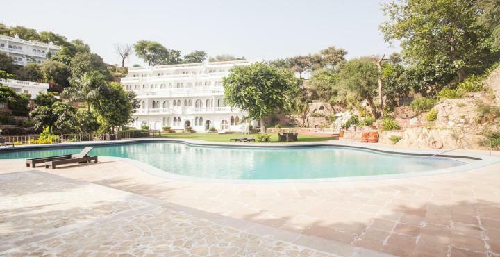 Hotel Jaisamand Island Resort