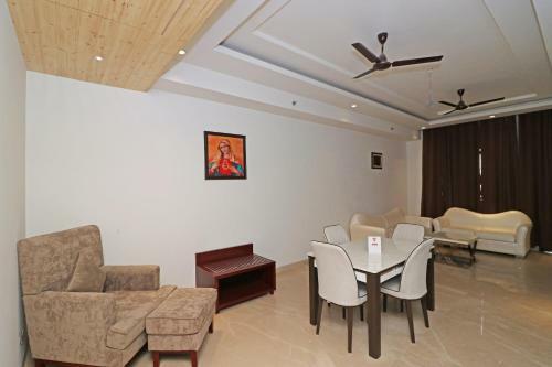 Oyo 12464 Hotel C Pearls