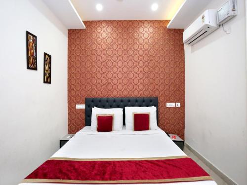 Oyo 7100 Hotel Crossroads