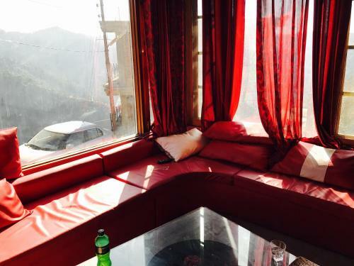 Ridgeview Homestay Near Lakkar Bazar