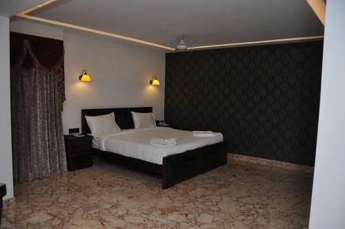 Lakshmi Hotel