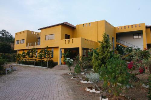 Hotel The Yellow Retreat