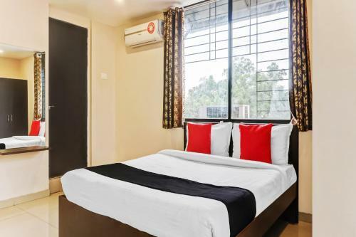 Hotel Capital O 23501 Log Inn Plaza