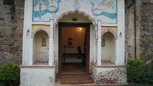 Villa Hostie Lal Darwaza-100 Yr Old Manor
