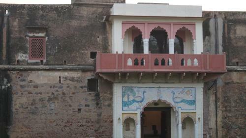 Villa Hostie Lal Darwaza-100 Yr Old Manor