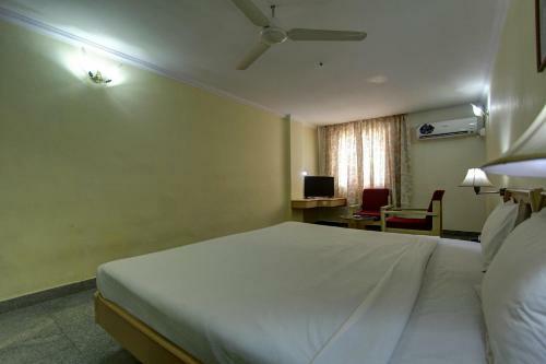 Spot On 33415 Hotel Oriental Towers