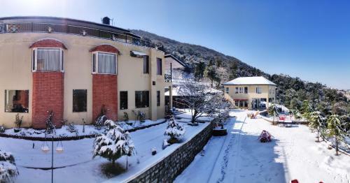 Hotel Mist N Meadows Resort