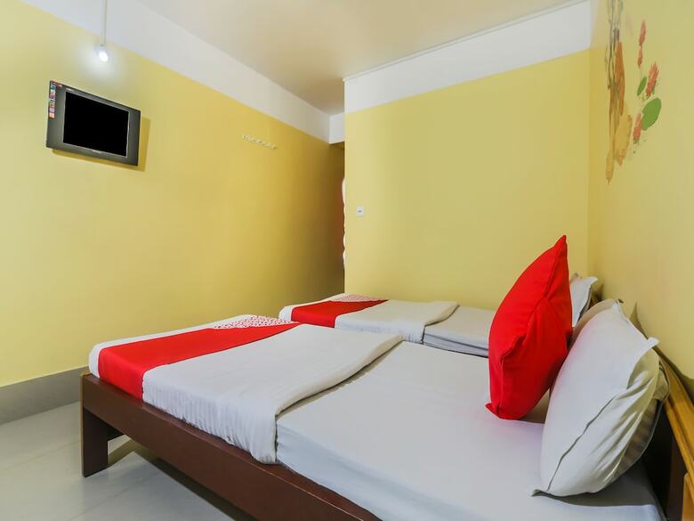Oyo 27073 Hotel Grand Silicon