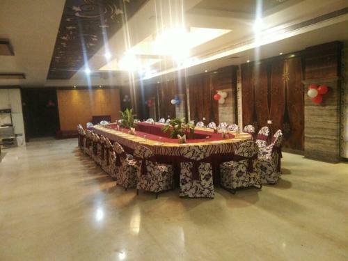 Simran Heritage(business Hotel)