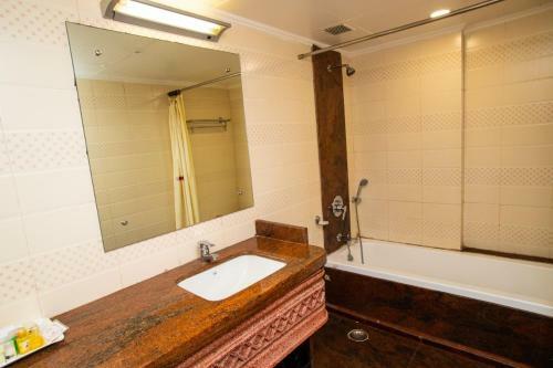 Simran Heritage(business Hotel)
