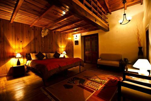 The Olive Room Stay - Two Chimneys Gethis