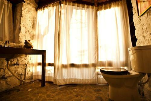 The Olive Room Stay - Two Chimneys Gethis