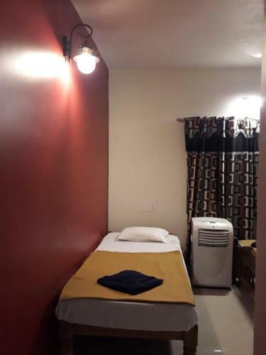 Hotel 5 Mile Beach Resort