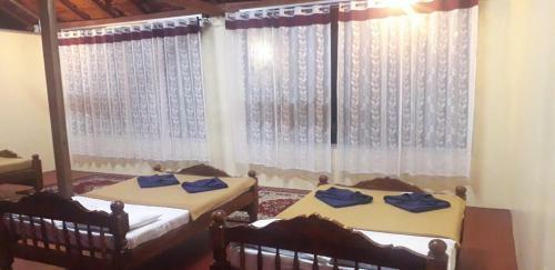Hotel 5 Mile Beach Resort