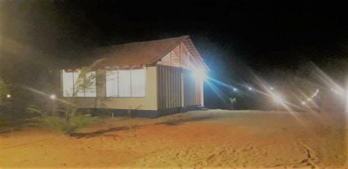 Hotel 5 Mile Beach Resort