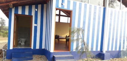 Hotel 5 Mile Beach Resort