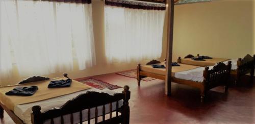 Hotel 5 Mile Beach Resort