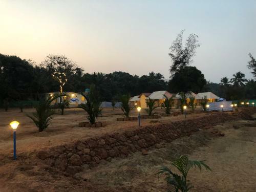 Hotel 5 Mile Beach Resort