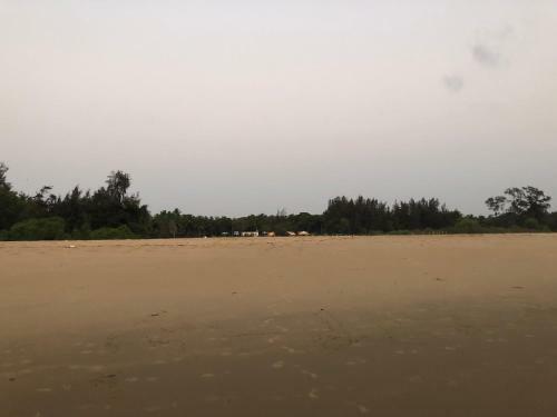 Hotel 5 Mile Beach Resort